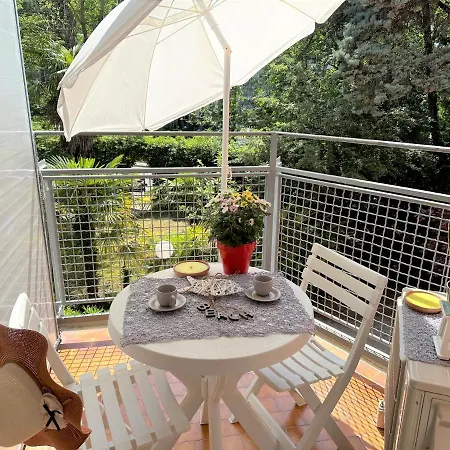 Charming Studio A Few Steps From The Beach Апартаменты *