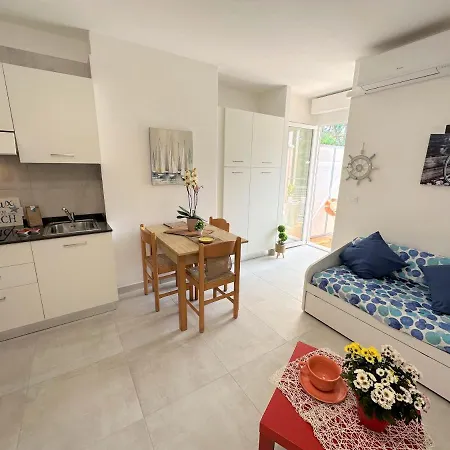 Charming Studio A Few Steps From The Beach Апартаменты